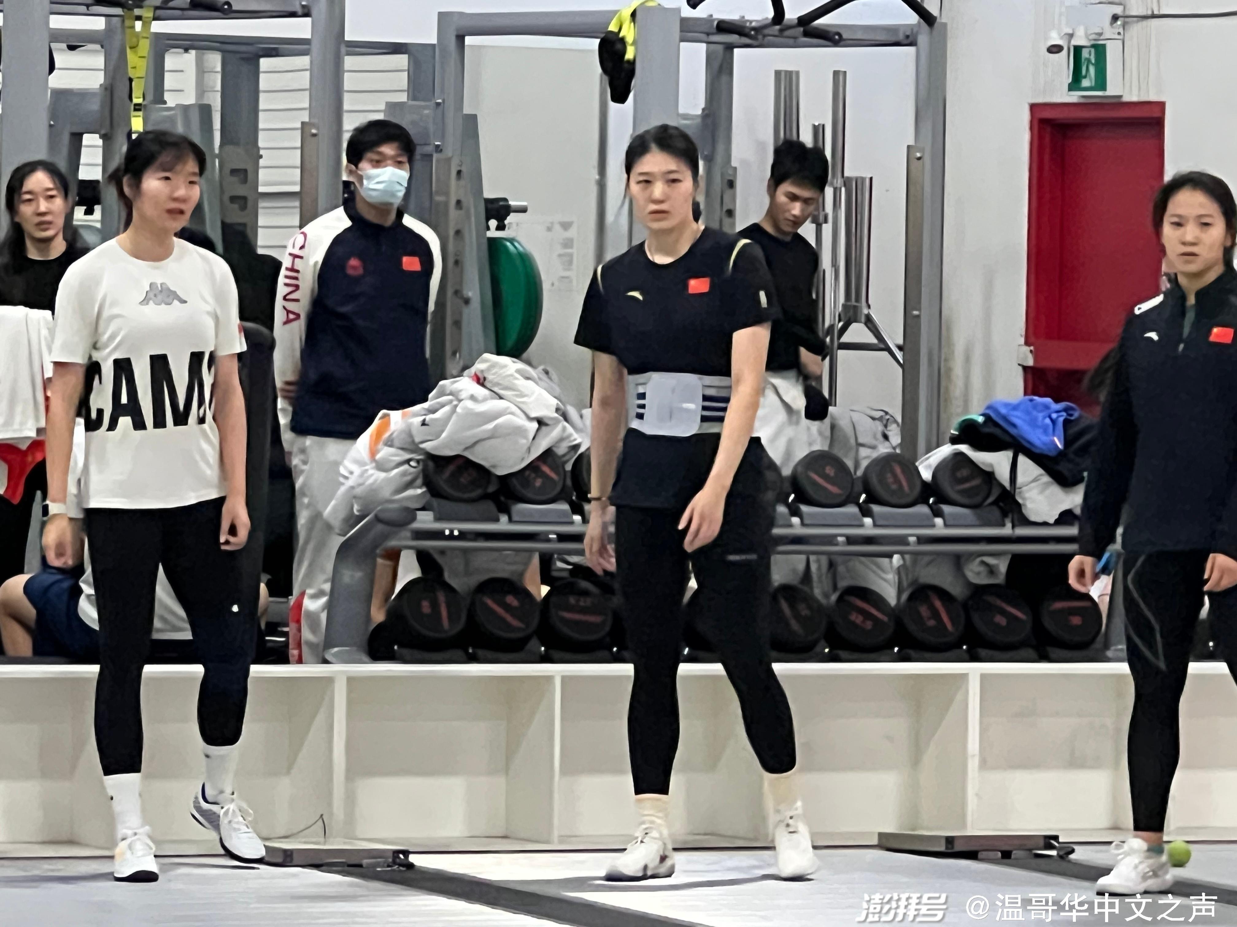 包含中国队丝毫不弱，雄心勃勃朝着世界杯迈进的词条