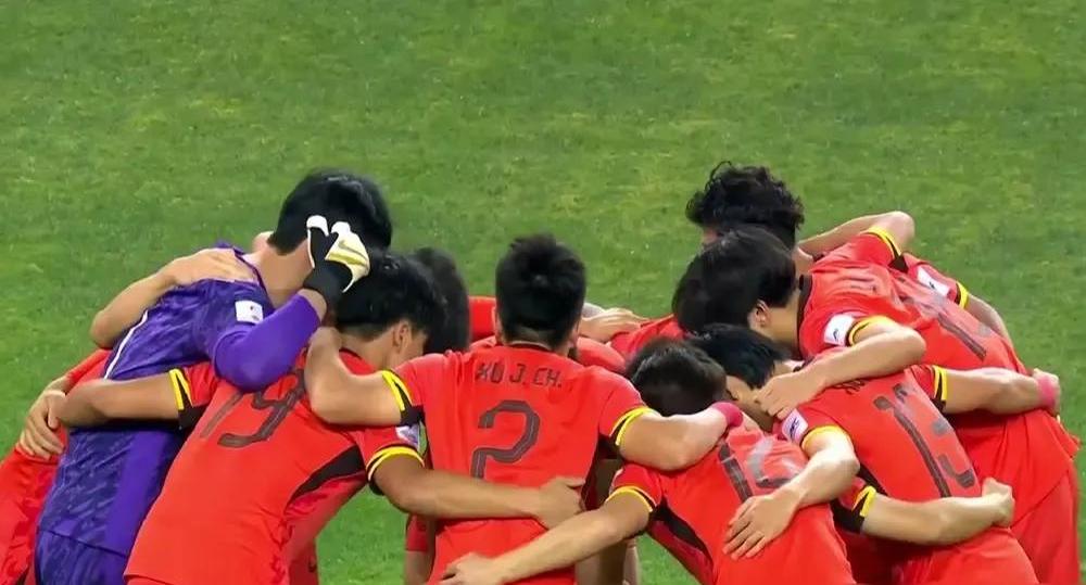 国家队友谊赛中的高水平对决，球迷热情高涨的简单介绍