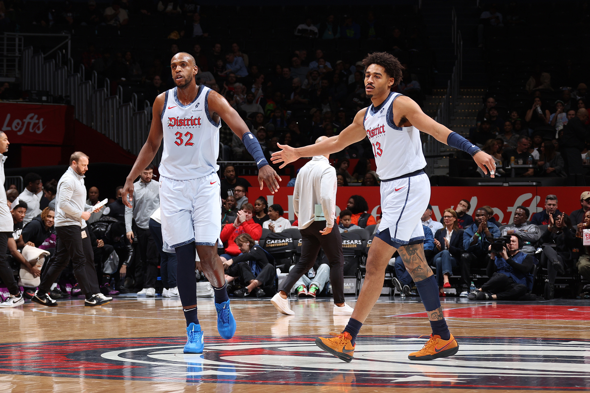 篮网客场轻取活塞，继续领跑东部