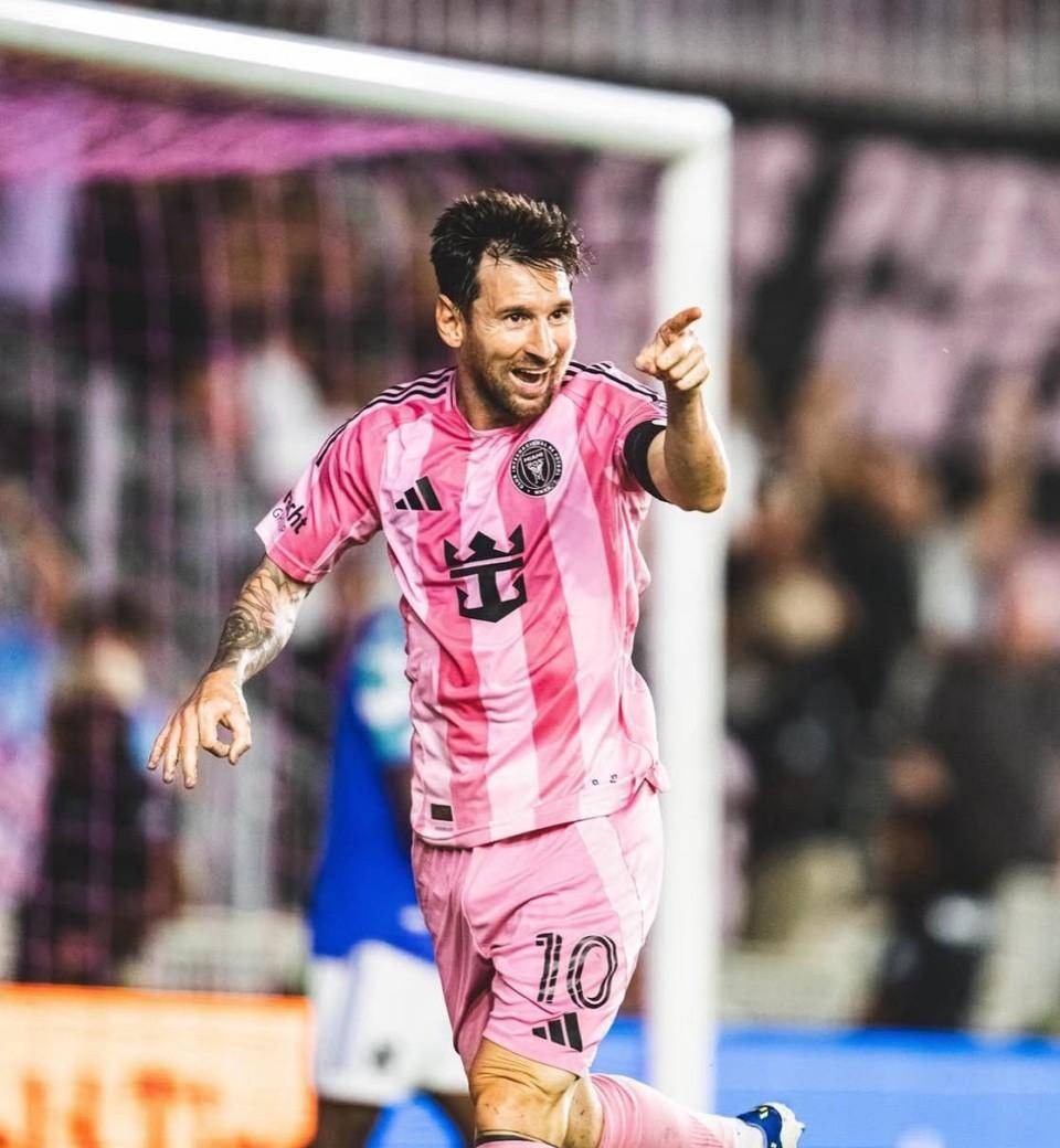 巴萨豪取大胜，梅西再创记录