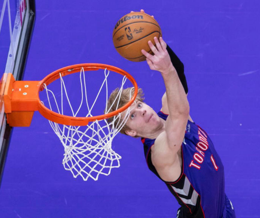 猛龙主场击败太阳，继续保持东部领先地位